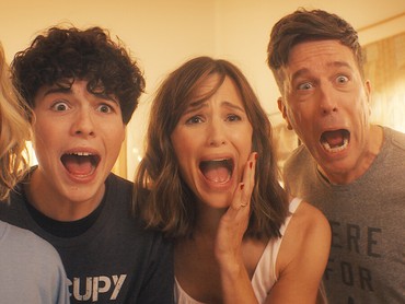 Masih Suasana Libur Nataru, Ini 10 Film Liburan Underrated di Netflix