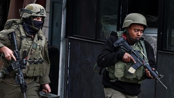 FOTO: Israel Rampas Rumah Warga dan Terapkan Jam Malam di Tepi Barat