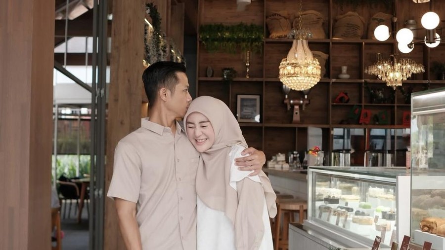 Larissa Chou Hobi Cafe Hopping&comma; Minum Kopi hingga Ngemil Dessert