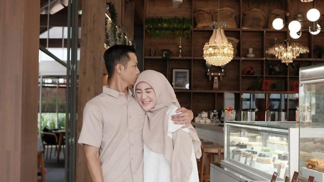 Momen Kemesraan Larissa Chou dan Ikram Rosadi Sebelum Gugat Cerai Jadi Sorotan