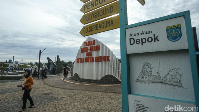 Libur sekolah dimanfaatkan warga Depok untuk menghabiskan waktu bersama keluarga di ruang terbuka hijau. Taman Alun-alun dan Hutan Kota Depok di kawasan Sawangan menjadi salah satu destinasi favorit karena menawarkan beragam fasilitas bermain anak secara gratis.