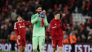 Sorotan Dunia Olahraga CNN Sport : Alisson Ngamuk, Tendang Papan Pergantian Pemain hingga Hancur