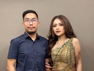 Go Public, 7 Potret Nathalie Holscher Pamer Kemesraan dengan Atlet Drifting Indonesia