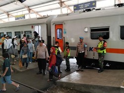 Polres Pasuruan Intensifkan Pengamanan di Stasiun Bangil Saat Nataru