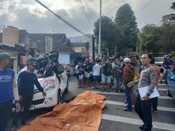 Pemotor Tewas Tabrak Mobil Hilang Kendali Saat Lintasi Klemuk Kota Batu