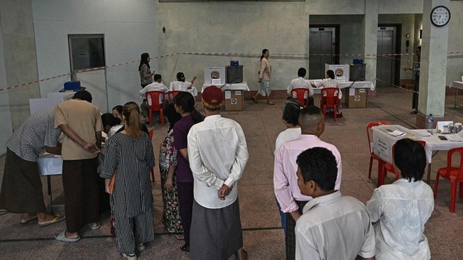 Banyak anak muda yang sebelumnya berpartisipasi pada pemilu terakhir tampak absen dalam pemilu Myanmar kali ini.