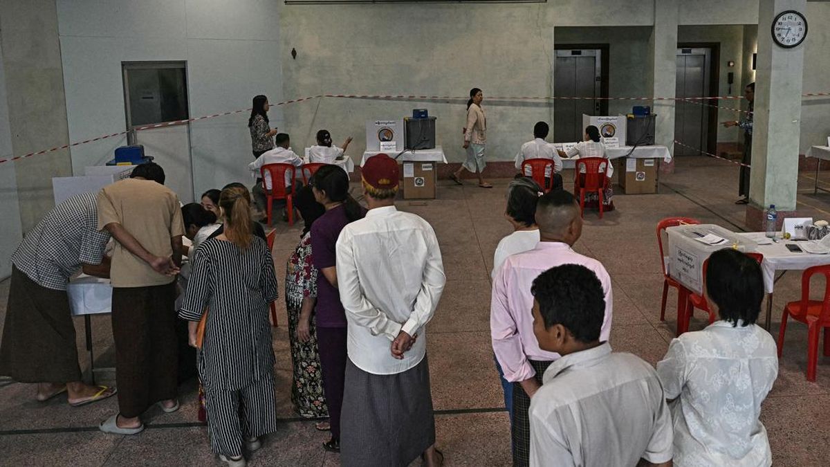 Disebut Cuma 'Sandiwara', Pemuda Absen Nyoblos di Pemilu Myanmar
