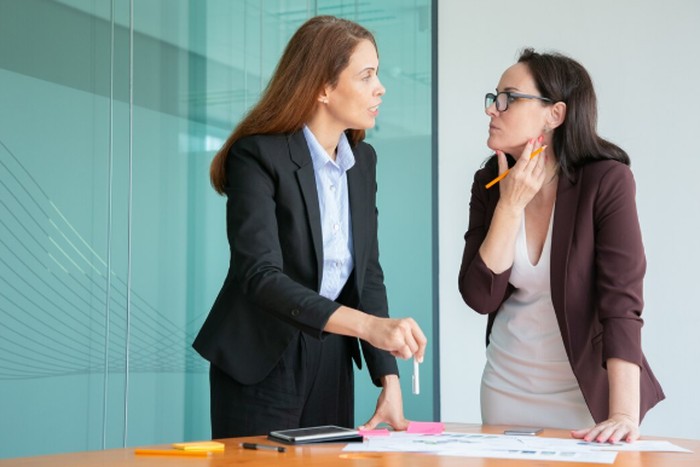 Keselarasan tujuan dengan pasangan atau rekan mempercepat proses manifestasi. Jika keinginan berbeda, hal ini bisa menjadi penghambat besar./ Foto: freepik.com/pch.vector