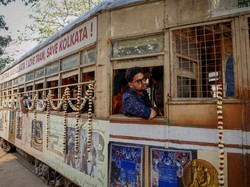 Video: India Punya Trem Ikonik, Tapi Terancam Musnah di Masa Depan