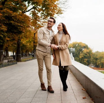 4 Zodiak yang Paling Setia Tapi Nggak Mau Terang-terangan, Gengsi?