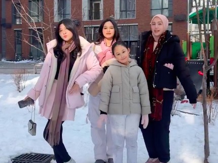 Potret Adelia Pasha Bersama Anak-anak Liburan ke Kazakhstan