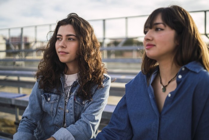 Aquarius sering terlihat sarkas karena cara bicaranya yang datar dan penuh logika. Komentar mereka terdengar sinis, padahal sebenarnya objektif./ Foto: freepik.com/wirestock