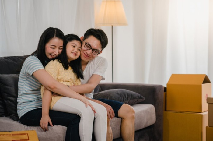 Capricorn menunjukkan cinta melalui komitmen dan tanggung jawab, bukan ekspresi emosional. Mereka setia, tetapi sering kesulitan mengungkapkan perasaan secara langsung./ Foto: freepik.com/tirachardz