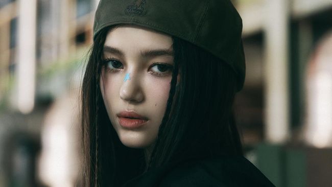 Sidang gugatan ganti rugi ADOR terhadap mantan anggota NewJeans, Danielle, dimulai pada Kamis (26/3) di Pengadilan Distrik Pusat Seoul, Korea Selatan.