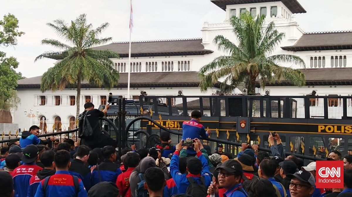 Demo Buruh di Bandung Tuntut UMSK Disahkan, Ancam Laporkan KDM