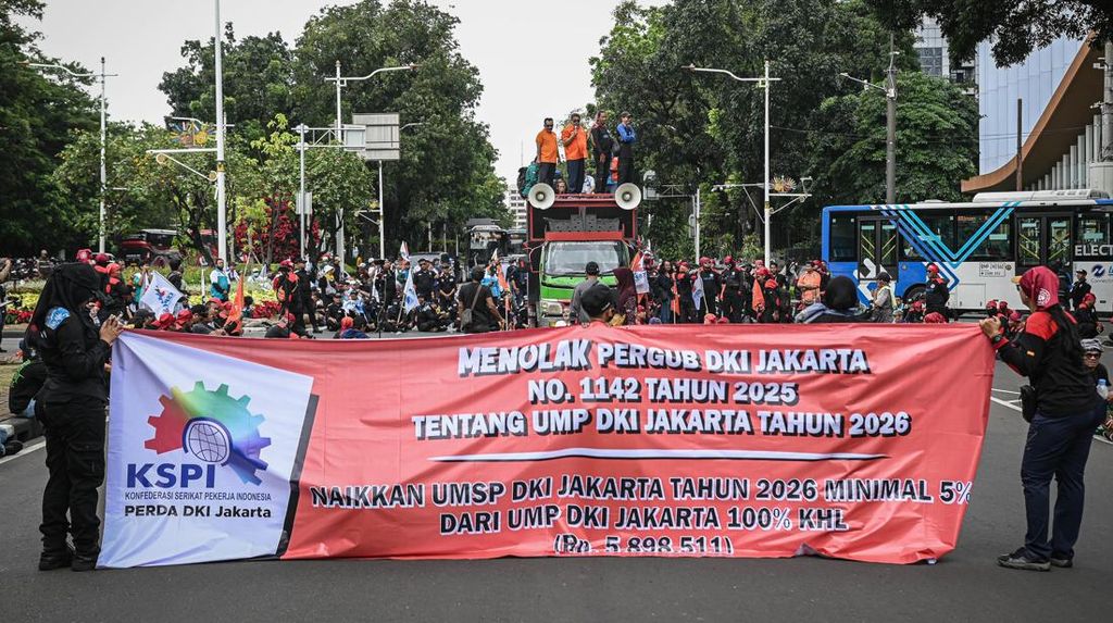 Tuntutan Demo Buruh: Revisi UMP DKI Jadi Rp5,89 Juta
