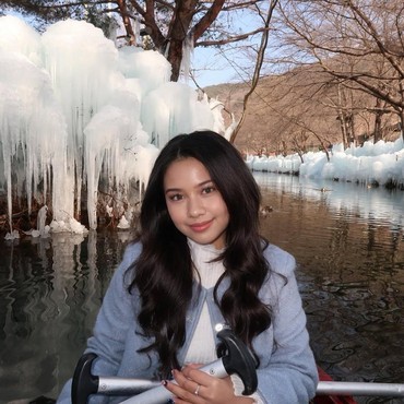 Sosok Diva Azzura yang Diisukan Dekat dengan Na Daehoon