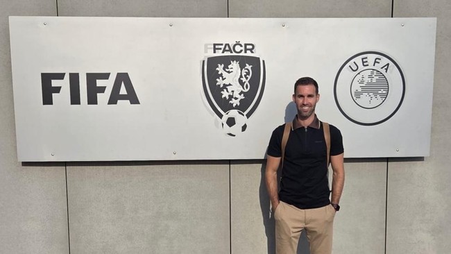 John Herdman yang hampir resmi menjadi pelatih Timnas Indonesia, berpeluang membawa tiga asisten setianya.