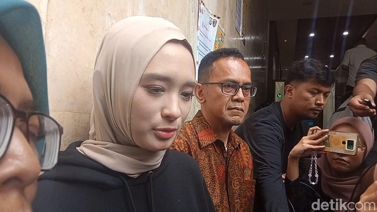 Inara Rusli cabut laporan terhadap Insanul Fahmi di Polda Metro Jaya&comma; Senin &lpar;29&sol;12&sol;2025&rpar;&period;