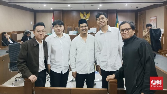 Empat terdakwa kasus dugaan penghasutan demonstrasi Agustus berencana melakukan mogok makan hingga seluruh proses persidangan berakhir.