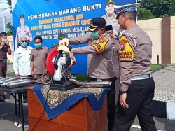 Polres Blitar Musnahkan 5 Ribu Botol Miras-100 Knalpot Brong