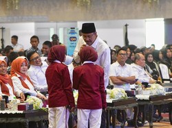 Di Surabaya, Ratusan Siswa Sekolah Rakyat Doakan Korban Bencana Sumatera