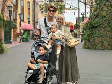 Lesti Kejora Gendong Anak Saat Hamil Besar, Sikap Rizky Billar Jadi Sorotan