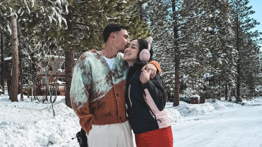 Momen Hagia Anak Jessica Iskandar Pertama Kali Main Salju