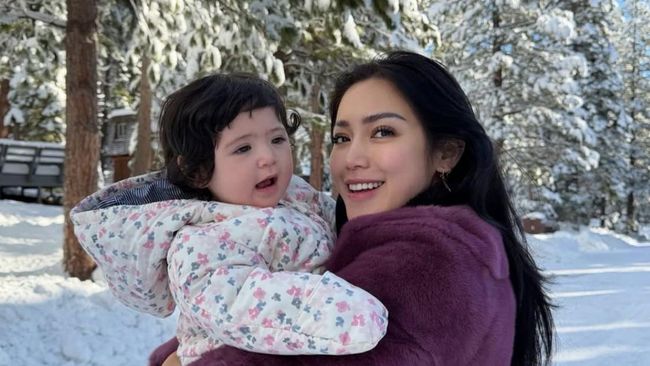 10 Foto Bayi Artis Yang Viral Karena Kelucuan Mereka