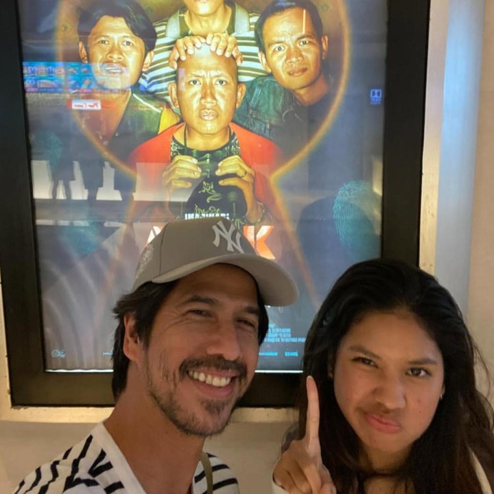 <p>Pemain baru film <em>Agak Laen</em> 2025, Ariyo Wahab, terlihat mengajak sang putri menonton film setelah tak sempat hadir saat <em>gala premier</em>. <em>Quality time</em> ayah dan anak ini pun terasa hangat dan penuh kebersamaan. (Foto: Instagram @ariyowahab)</p>