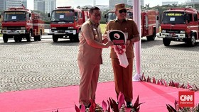 DKI Hibahkan 14 Mobil Damkar ke Sejumlah Daerah, Bekasi hingga Ambon