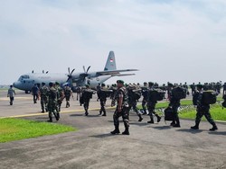 200 Personel TNI dari Jatim Diberangkatkan ke Sumatera