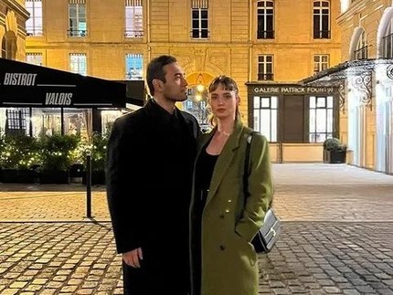 Potret Ario Bayu Liburan ke Kampung Halaman Istri di Prancis