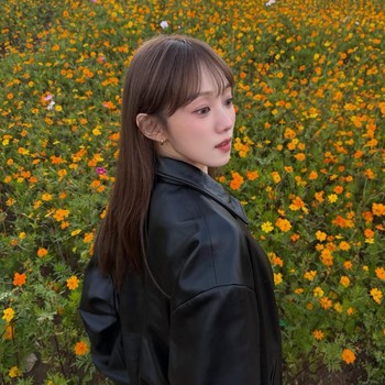 Lee Sung Kyung Bagikan Momen Jalan-jalan Cantik di Akhir Tahun 2025