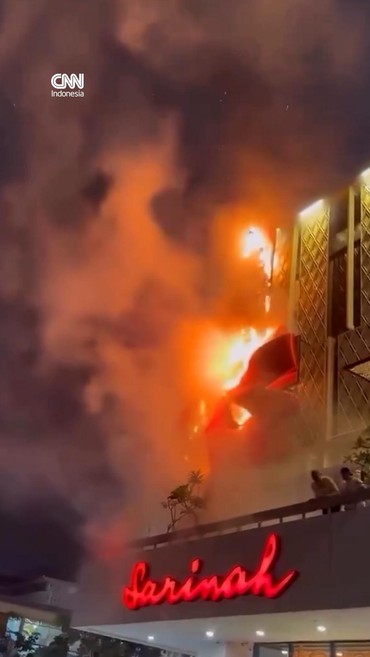 Penampakan Kebakaran di Gedung Sarinah Thamrin