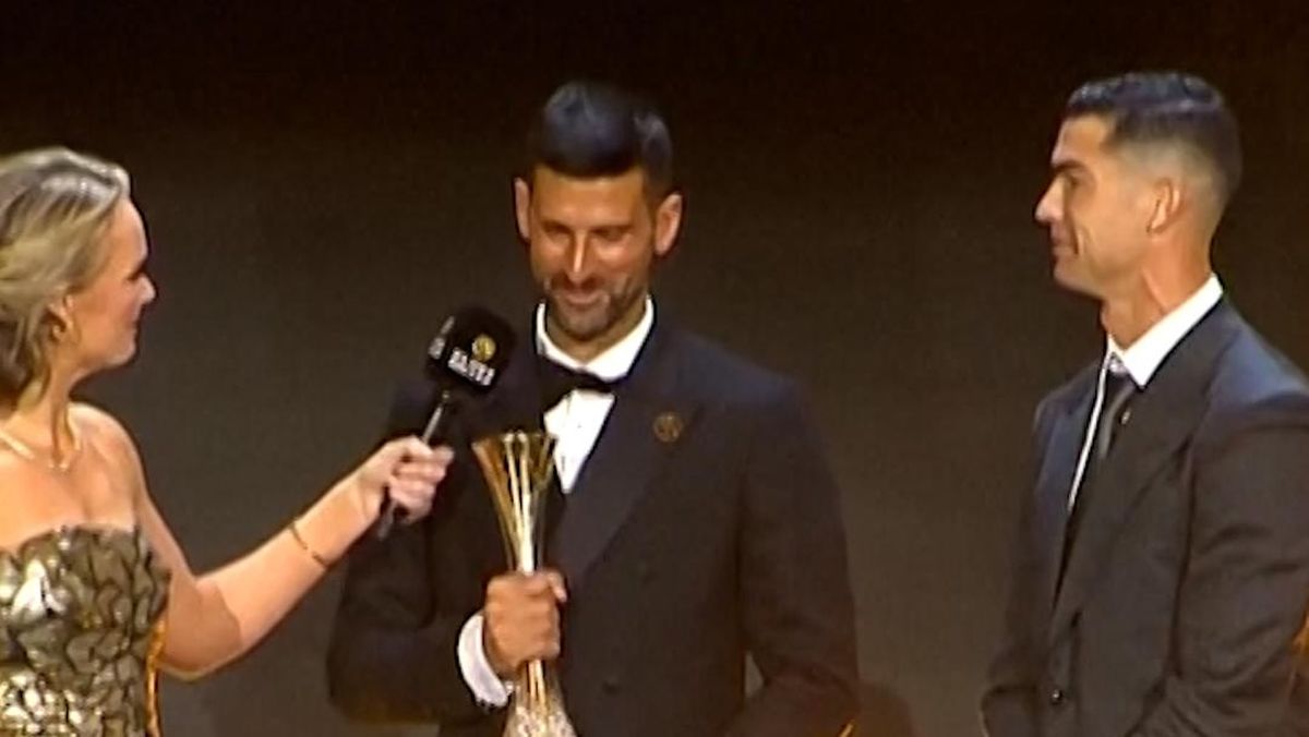 Ronaldo Persembahkan Piala Globe Sports Award ke Novak Djokovic
