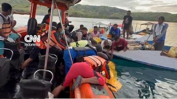 Momen Evakuasi Korban Kapal Tenggelam di Labuan Bajo
