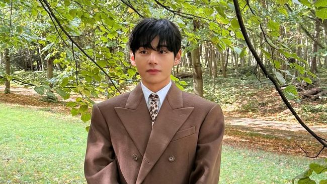 V BTS Buka Suara Usai Isi Chat dengan Min Hee Jin Jadi Bukti Persidangan Melawan HYBE