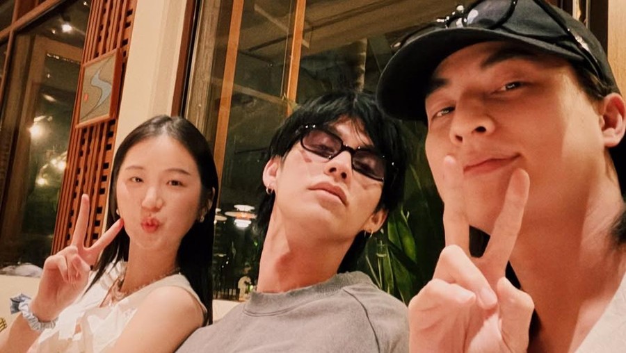 Interaksi Manis Thanaerng saat Rayakan Ultah Bright Vachirawit dan Gulf Kanawut