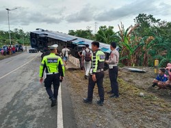 2 Penumpang Tewas Usai Bus Bintang Timur Terguling di Wajo