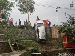 Video Mobil Masuk Jurang di Polanharjo Klaten gegara Liat Google Maps