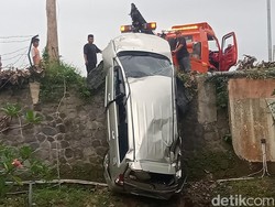 Mobil Wisatawan Nyemplung Jurang di Klaten, Polisi: Driver Main Google Maps