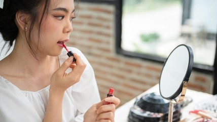 5 Rekomendasi Muted Lip Tint, Pas untuk Makeup Look Lembut