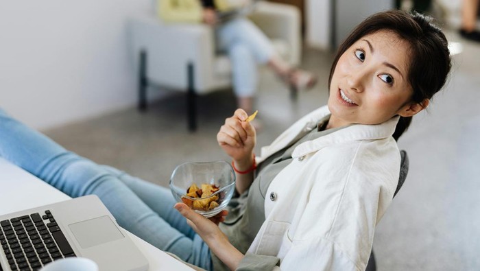 Tidak melewatkan waktu bersenang-senang. Ambil waktu istirahat 15 menit untuk recharge.