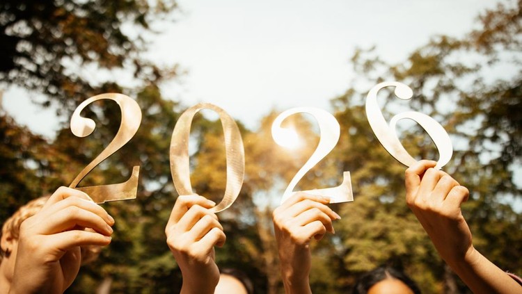 With glittering numbers in hand&comma; these two shine with happiness as they look forward to 2026&period;