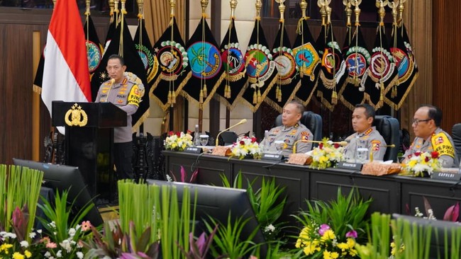 Kapolri Jenderal Sigit Prabowo minta jajaran Polri merespons cepat terhadap pengaduan masyarakat, hingga bisa menghindari fenomena 'No Viral No Justice'.