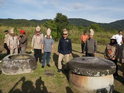 Tinjau Situs Lore Lindu, Menbud Tekankan Pelestarian Warisan Prasejarah