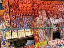 Larangan Kembang Api Dadakan, Pedagang Musiman di Bandung Menjerit