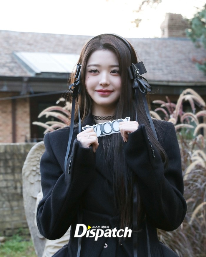 Manjakan penggemar, akun media sosial resmi DICON dan DICON WONYOUNG menyuguhkan berbagai konten menarik untuk mengisi waktu libur Natal dan tahun baru DIVE, termasuk foto-foto di balik layar pemotretan edisi kali ini. / Foto: x.com/DICON_WONYOUNG