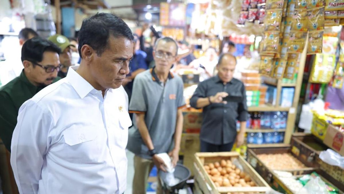 Mentan Sidak Pasar Tebet, Larang Permainan Harga Pangan saat Nataru